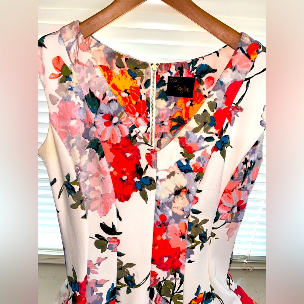 Size 8 dress, floral style for petite fit.